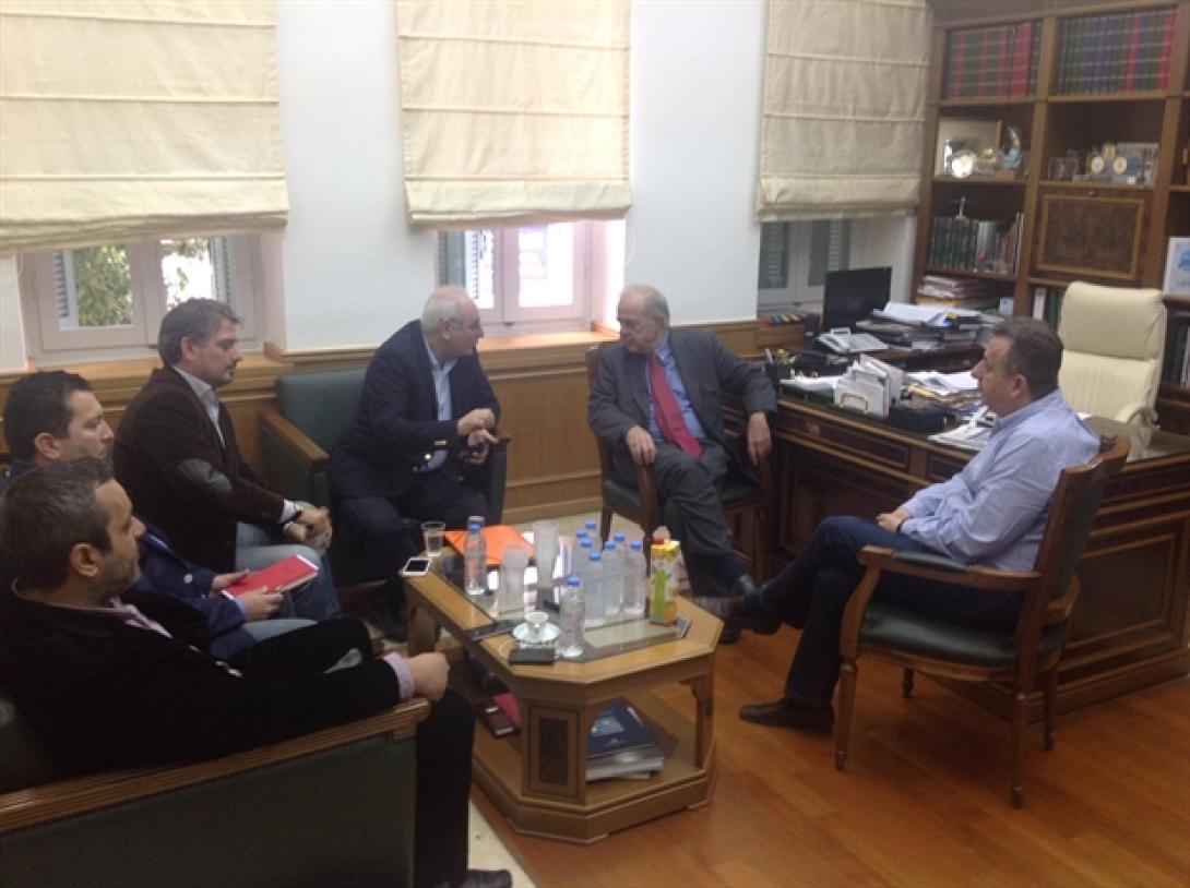 Συνάντηση Αρναουτάκη - Λαμπρινού και παρατάξεων για τα απορρίμματα