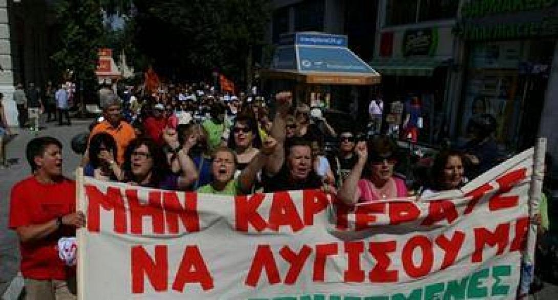 Διαμαρτυρία των καθαριστριών στον ΟΑΕΔ