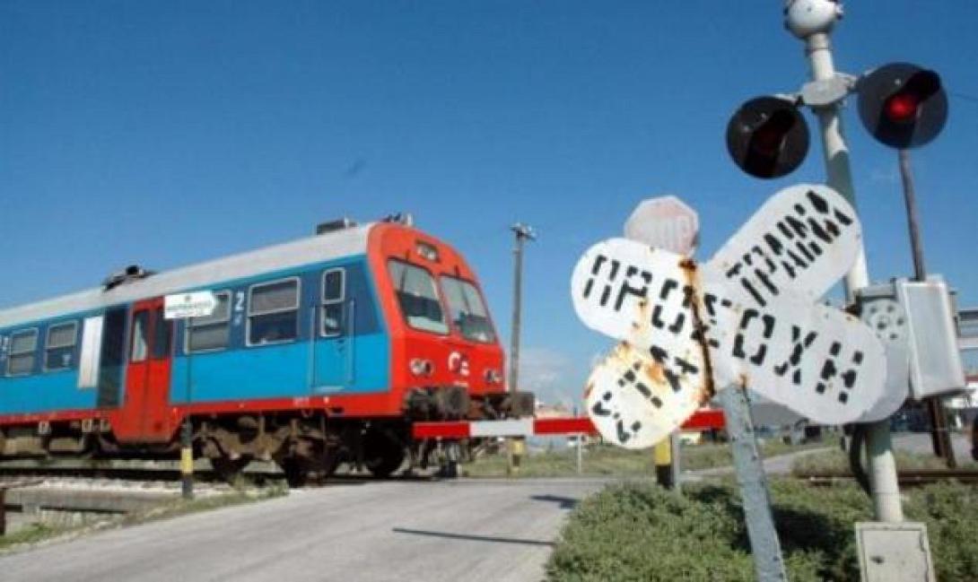 Σύγκρουση ΙΧ αυτοκινήτου με τρένο έξω από τη Θεσσαλονίκη