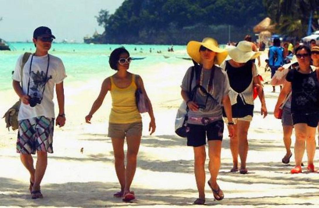 chinese_tourists_210569264.jpg