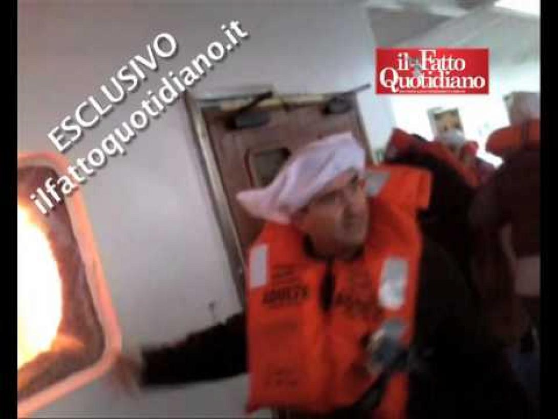 Οι πρώτες συγκλονιστικές εικόνες από το εσωτερικό του φλεγόμενου πλοίου (βίντεο)