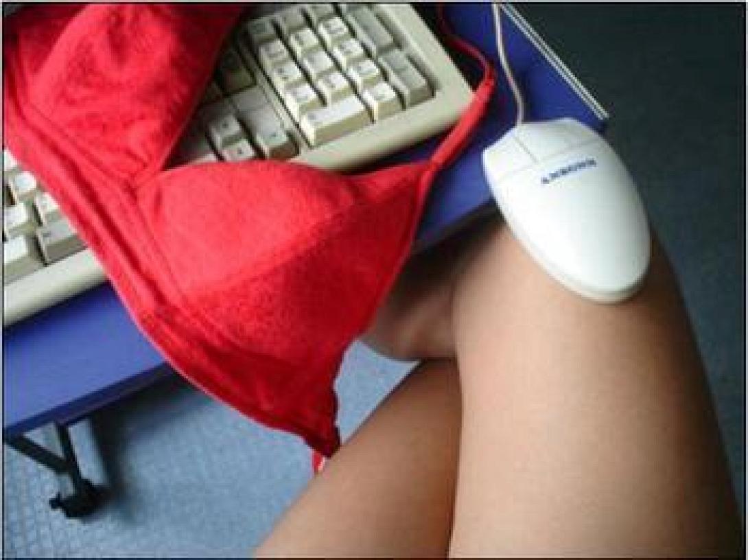 Cyber sex: Ανασφάλεια, απιστία ή αφροδισιακό της σχέσης;