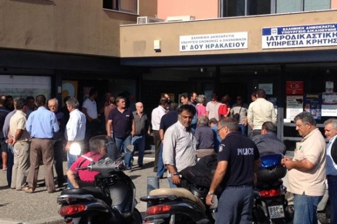 Εφορία Ηρακλείου με εξυπηρέτηση &quot;ζώντων και τεθνεώτων&quot;: Η μόνη ΔΟΥ με γραφείο ... νεκρών