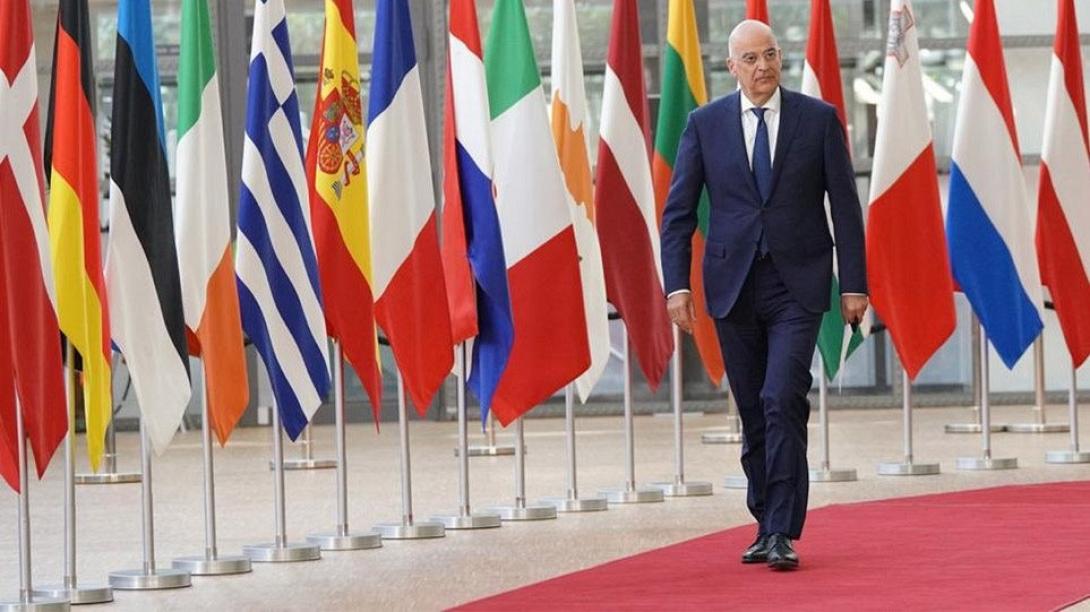 δένδιας