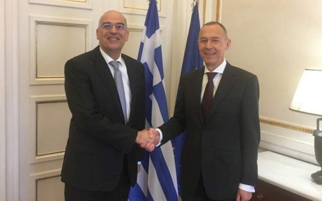 Ο υπουργός Εξωτερικών Νίκος Δένδιας με το Ρώσο πρέσβη