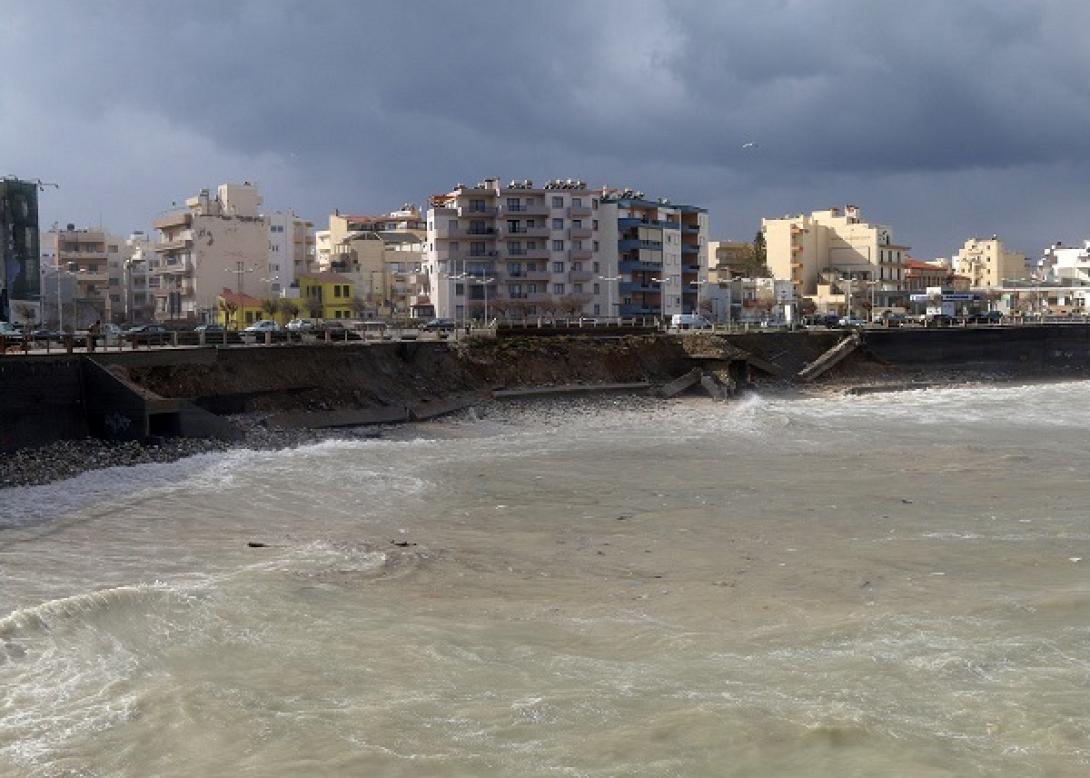 Κατέρρευσε μέρος του κόλπου Δερματά (φωτογραφίες)