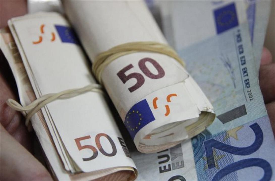 Κίνητρα για να επιστρέψουν λεφτά στην Ελλάδα