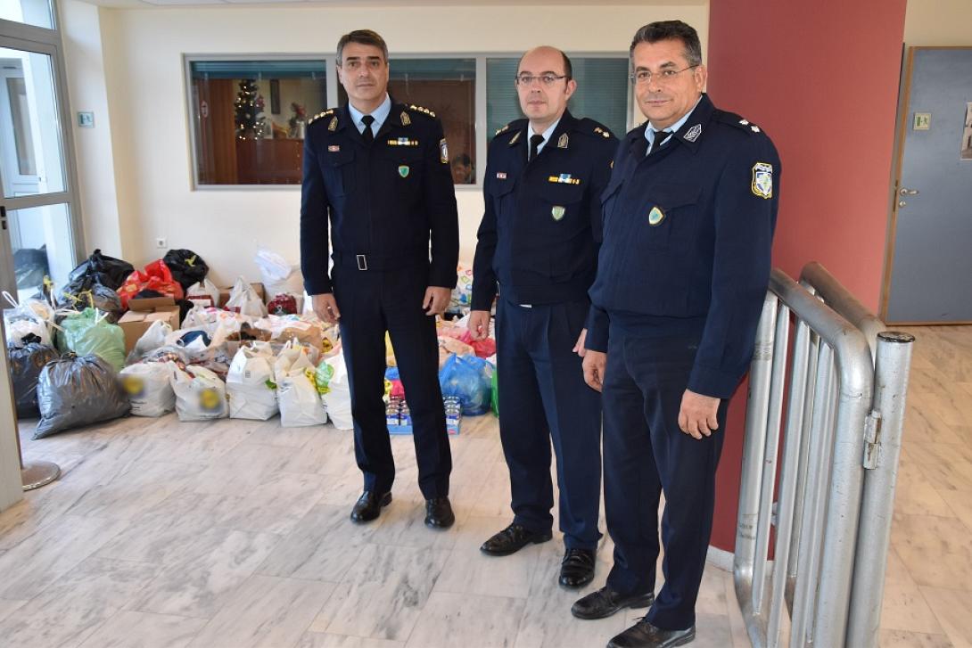 διανομή τροφίμων από την ΕΛ.ΑΣ