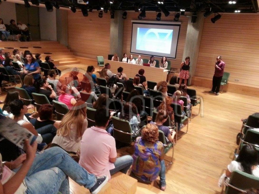 διαβαζω για τους αλλους.jpg
