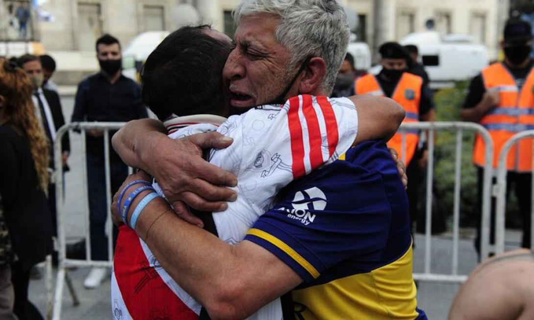 diego-maradona-fans-boca-river.jpg