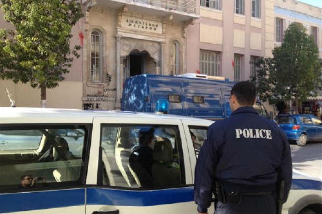 &#039;Ενταση στα δικαστήρια Ηρακλείου - Βαριές &quot;καμπάνες&quot; στους 3 για τη ληστεία στις Βασιλειές
