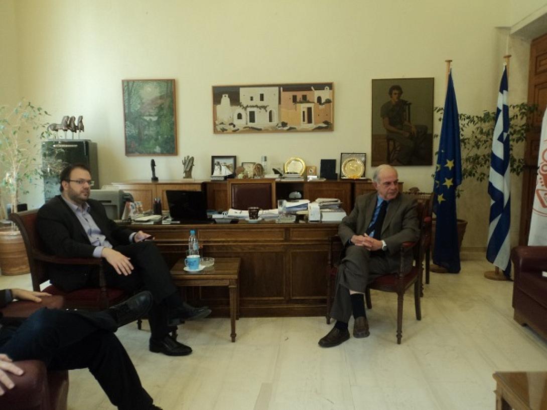 λαμπρινος θεοχαροπουλος