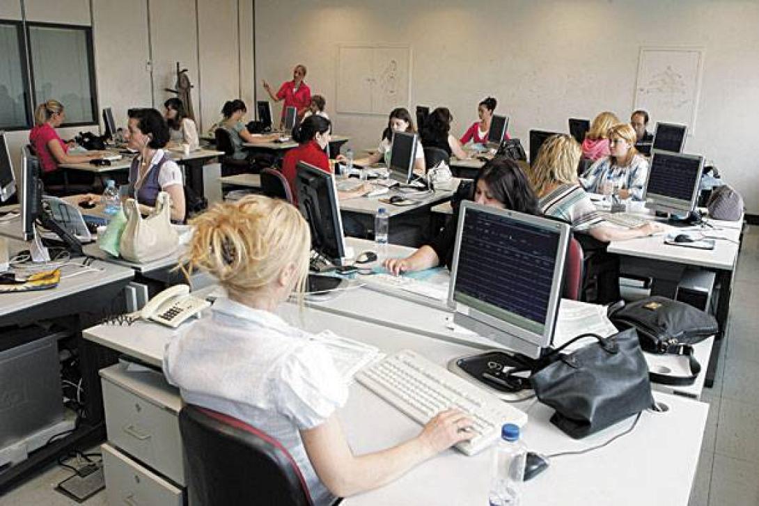 Αντίστροφη μέτρηση για την καταγραφή των συμβασιούχων αορίστου χρόνου