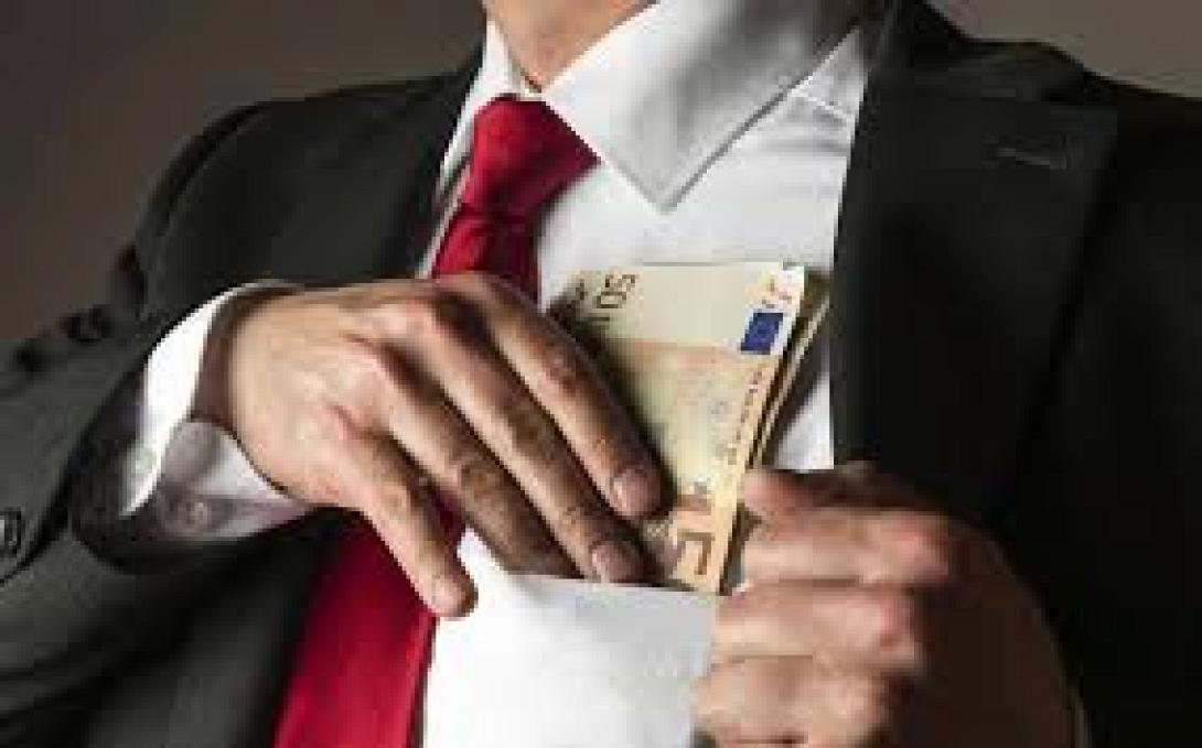 Τέσσερις υπάλληλοι του Υπουργείου Εσωτερικών κατηγορούνται για δωροδοκία