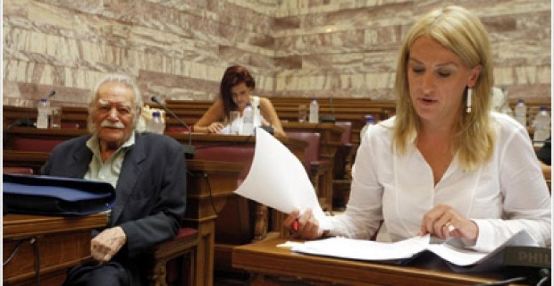 &quot;Μια κουβέντα με το Γλέζο &quot; βιβλίο απο τη Ρένα Δούρου
