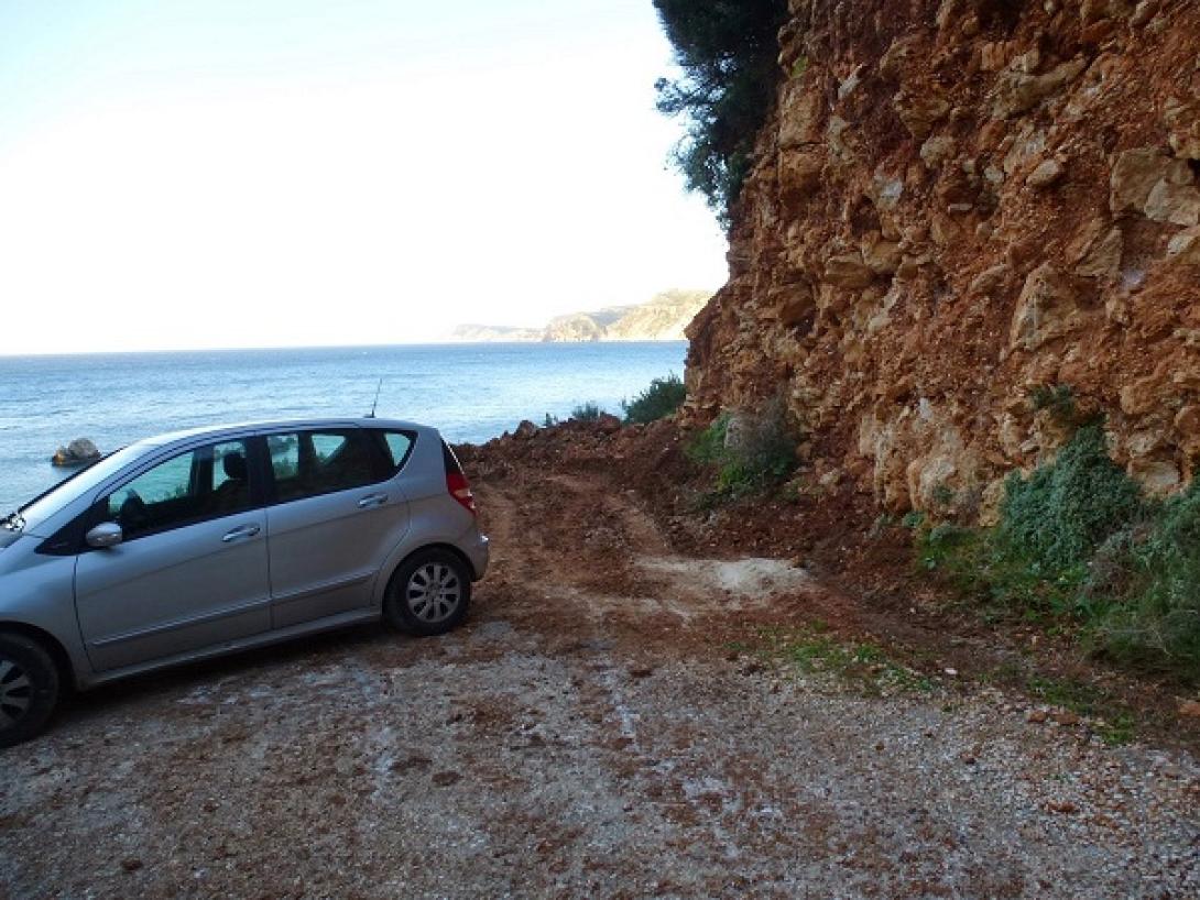 Πέτρες και μπάζα έχουν κλείσει πολλά σημεία του επαρχιακού οδικού δικτύου στο ν. Ηρακλείου