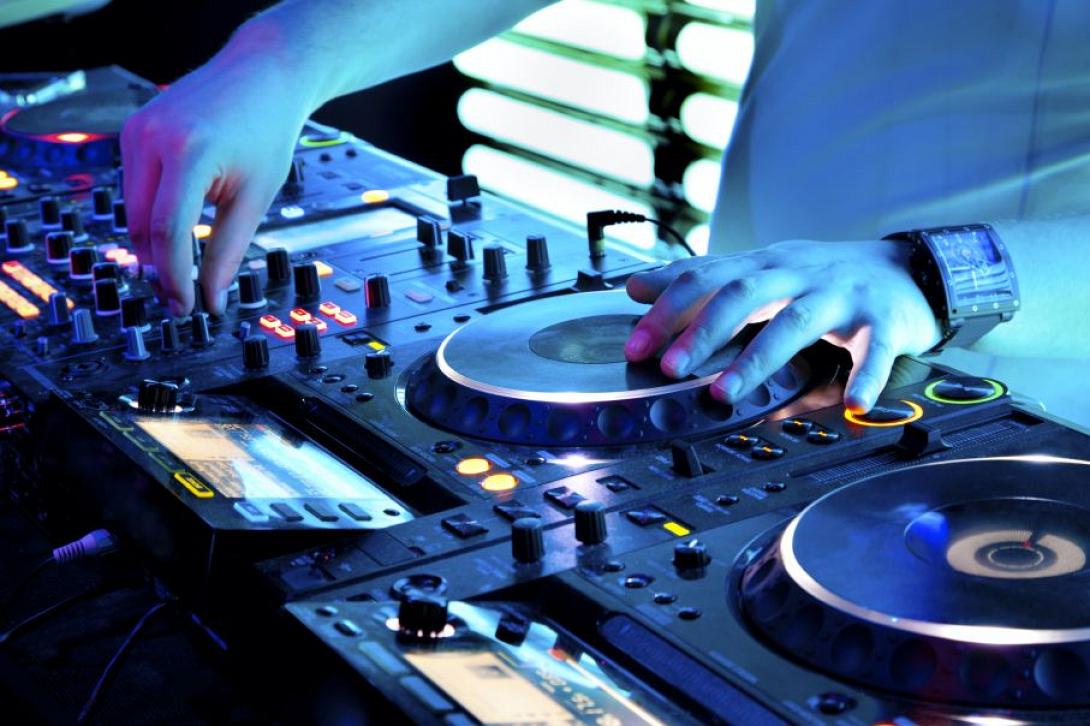 DJ