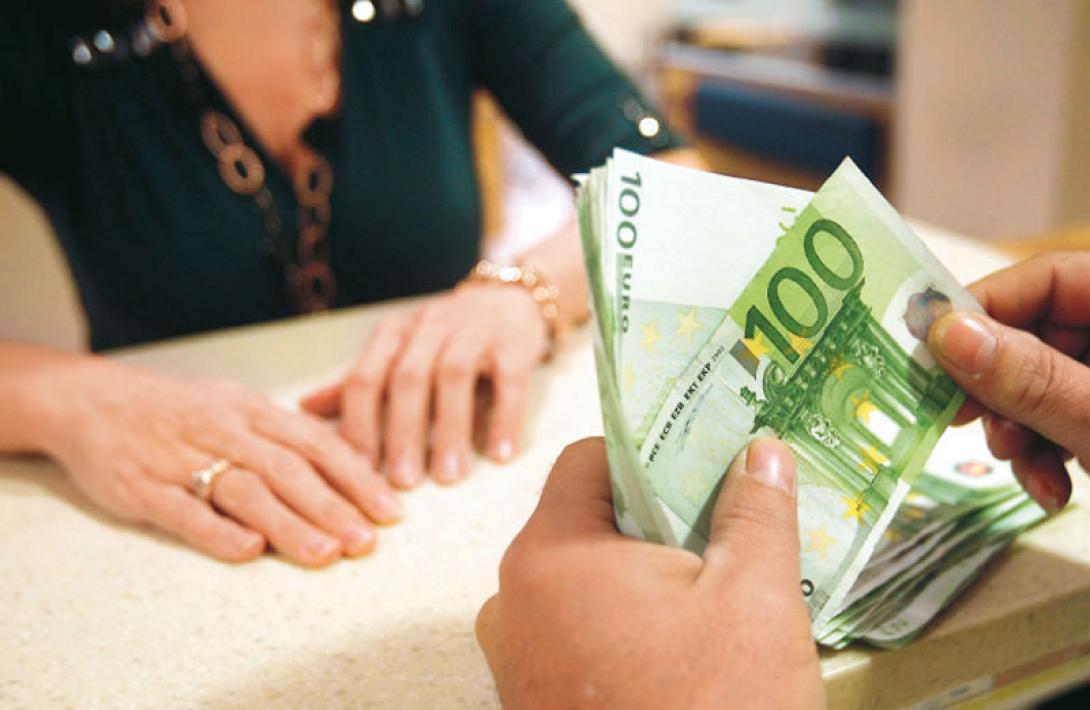 efage_100.000_eyro_apo_giagia_filis_tis_-_pos_egine_tsakoti.jpg