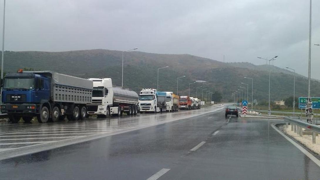 Απαγόρευση κυκλοφορίας φορτηγών στην Εγνατία Οδό μετά τη νεροποντή
