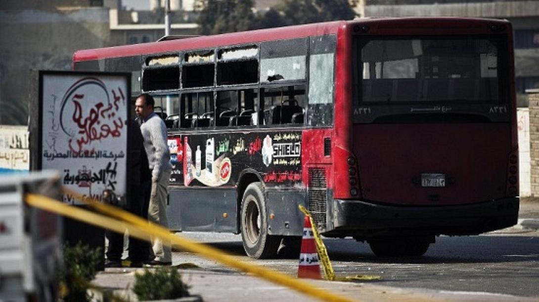 Μακελειό στο Κάιρο - Πυρά εναντίον στρατιωτικού λεωφορείου