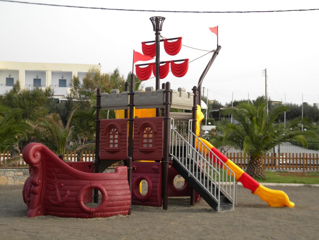 Σύγχρονη κι ασφαλής πλέον η παιδική χαρά στον Όρμο Αγίου Νικολάου