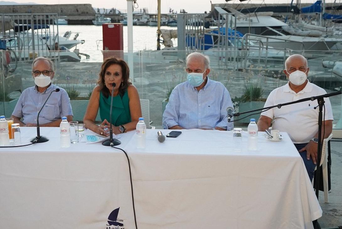 από αριστερά: Ο καθηγητής Χρήστος Λιονής, η αντιδήμαρχος Ρένα Παπαδάκη, ο Δήμαρχος Βασίλης Λαμπρινός και ο καθηγητής Νίκος Τζανάκης