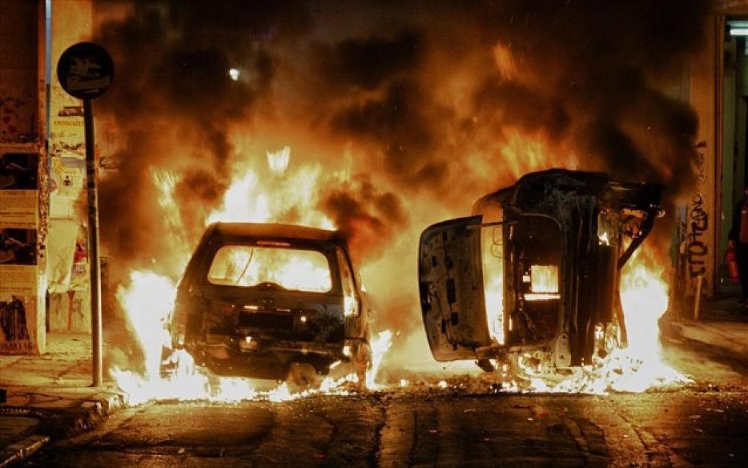 Δώδεκα συλλήψεις για τα επεισόδια στα Εξάρχεια