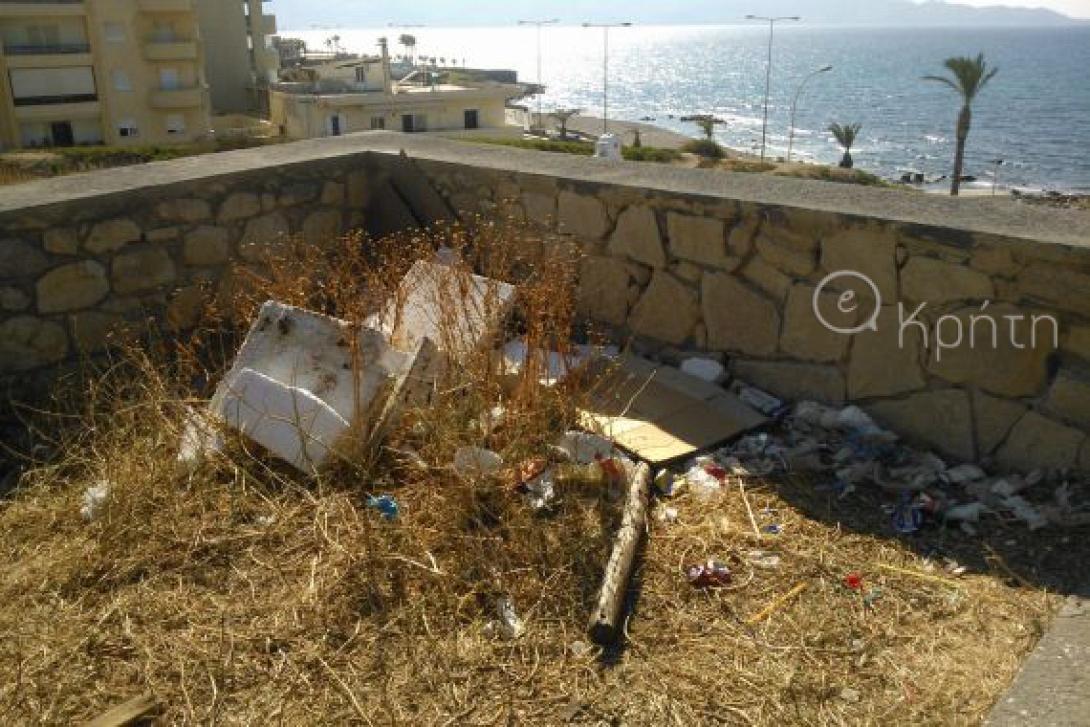 Τα Ενετικά Τείχη στα χειρότερα τους - Εικόνα απαξίωσης και ντροπής (φωτορεπορτάζ)