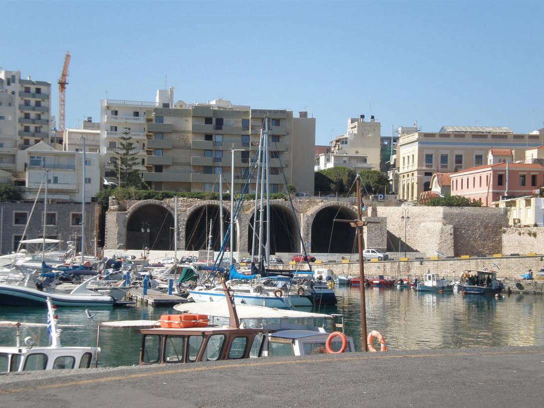 Ατύχημα με δυο τραυματίες στο λιμάνι