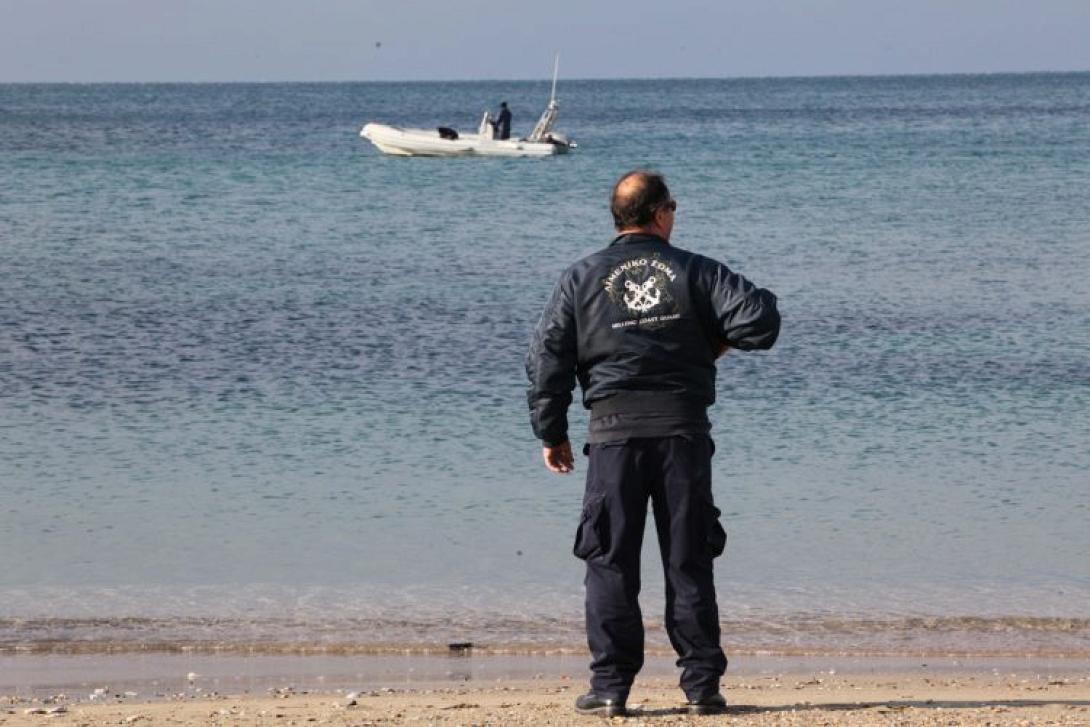 entopistike_ptoma_andra_se_prohorimeni_sipsi_se_paralia.jpg
