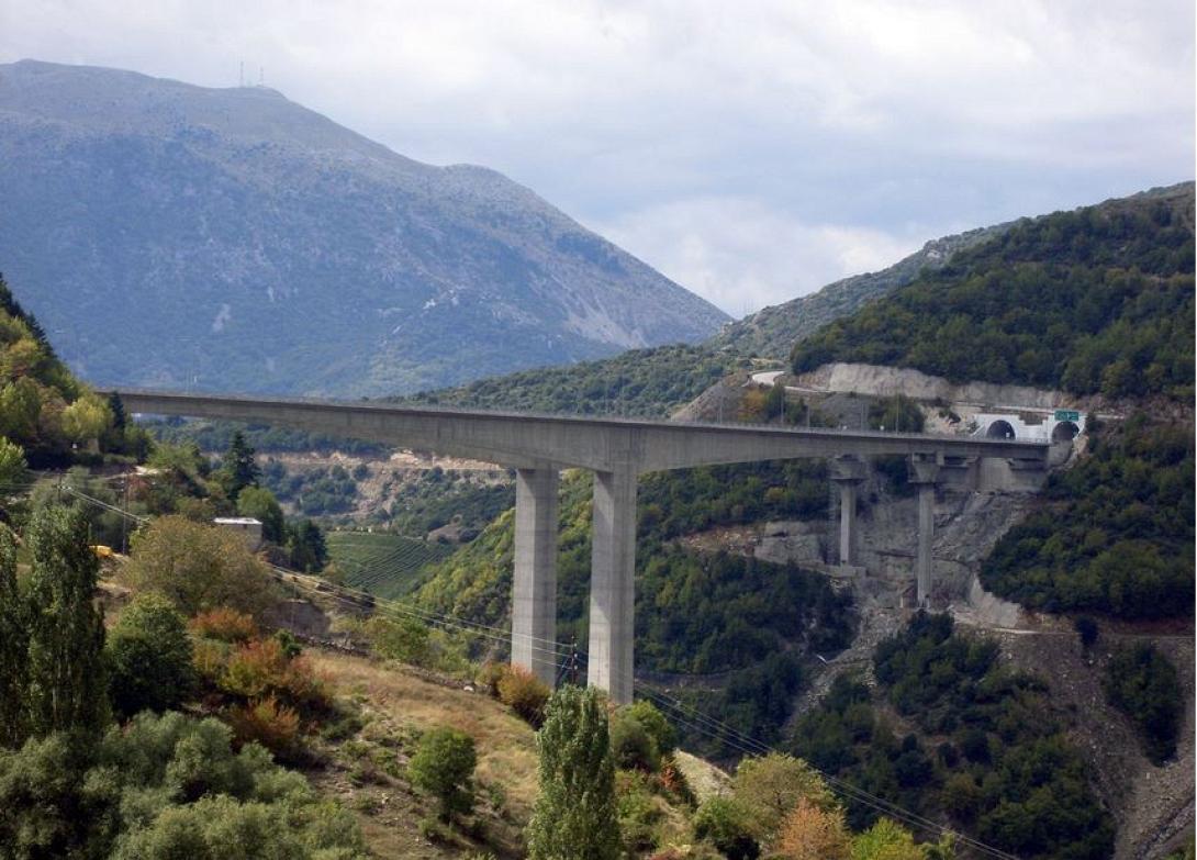 Έπεσε γέφυρα από την κακοκαιρία στη Γορτυνία