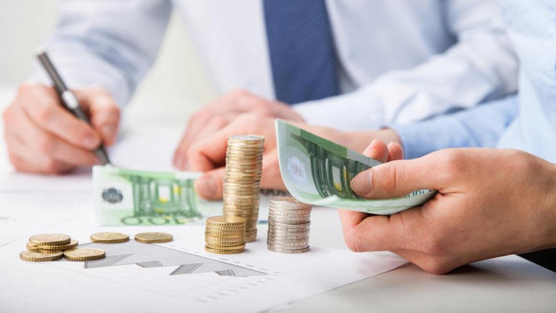 Πυρετός στο ΥΠΟΙΚ για τους φόρους ακινήτων - Εισηγήσεις για &quot;κούρεμα&quot; 30% στον ΕΝΦΙΑ
