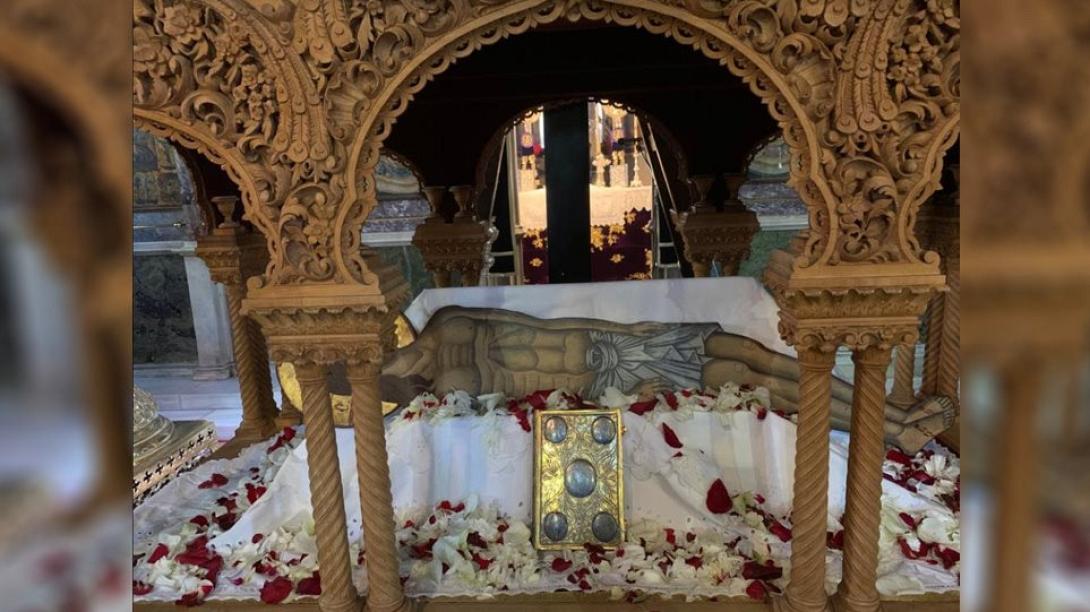 Παναγία της Τήνου επιτάφιος