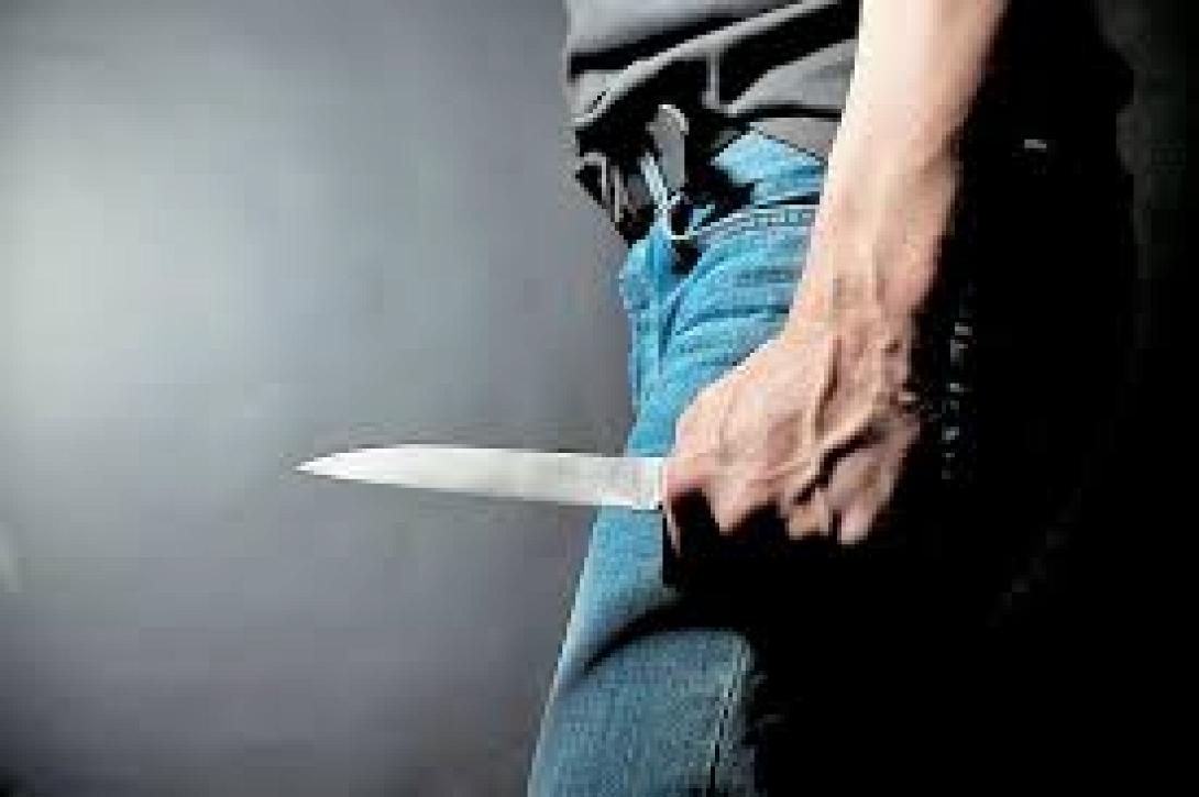 Χανιά: Επιτέθηκαν με μαχαίρι σε 20χρονο