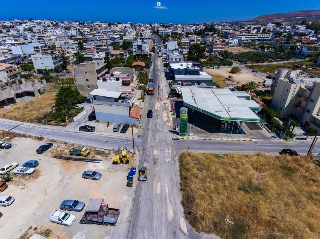 Θα πέσει νέα άσφαλτος σε όλο το μήκος του δρόμου (φωτογραφία - Γιώργος Τριβυζαδάκης)