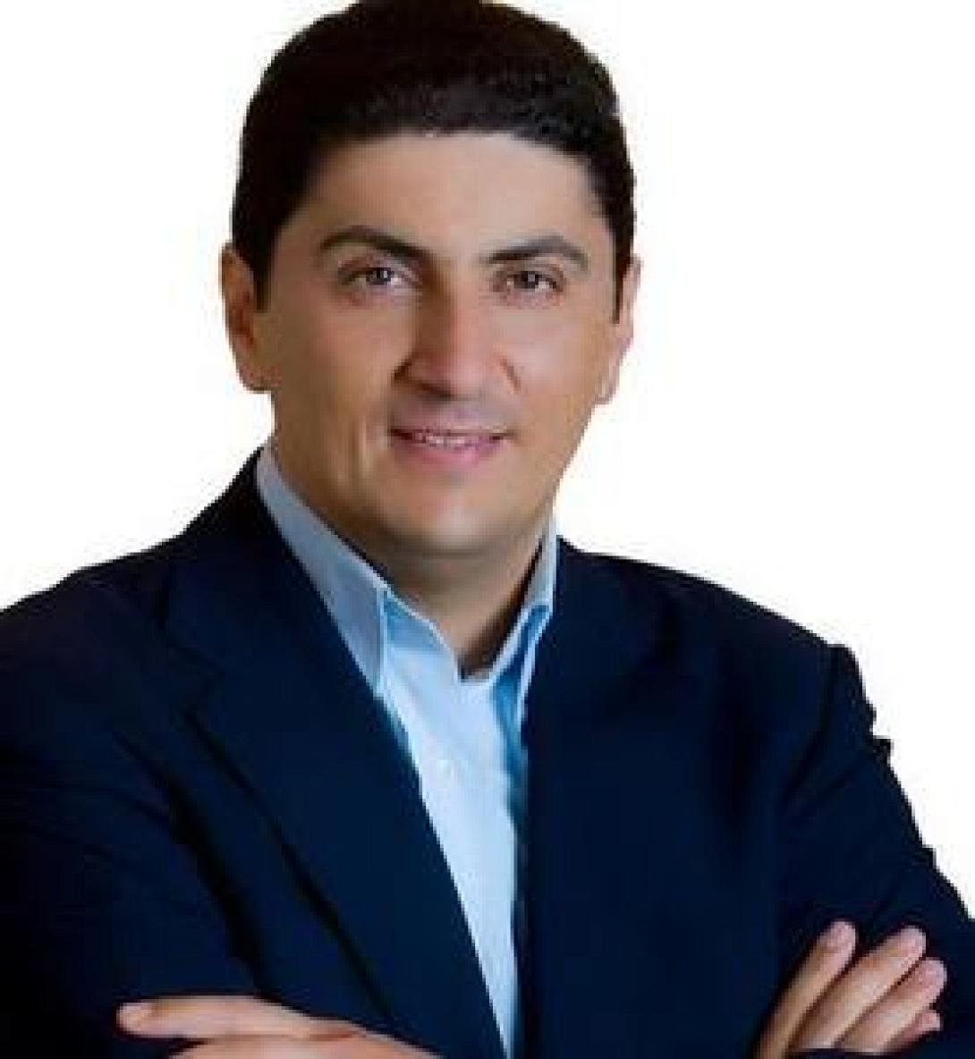 Γιορτινές ευχές από το Λευτέρη Αυγενάκη (βίντεο)