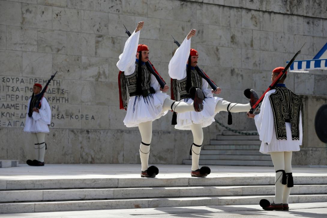 ευζωνες προεδρικη φρουρα.jpg