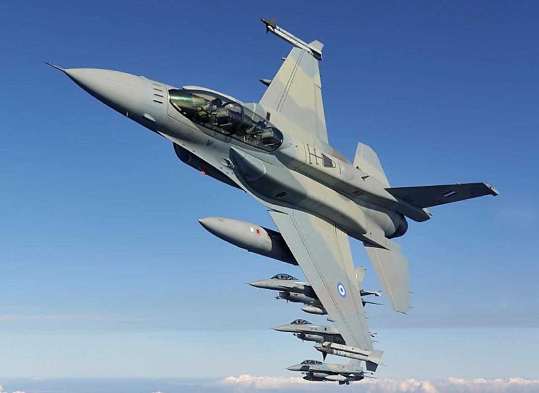 Πτώση αεροσκάφους  F-16 στη Γαύδο - Σώοι οι δύο χειριστές του - Η φωτογραφία από τα συντρίμμια 