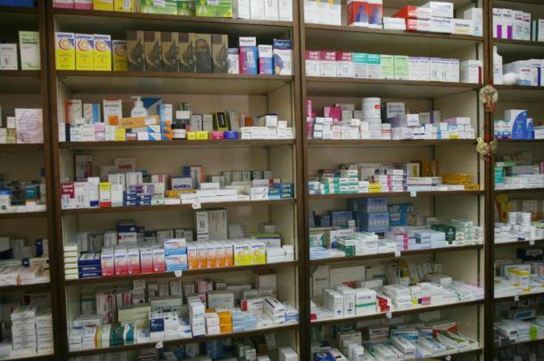 Από την πίσω πόρτα μπαίνουν και τα συνταγογραφούμενα φάρμακα σε πολυκαταστήματα 