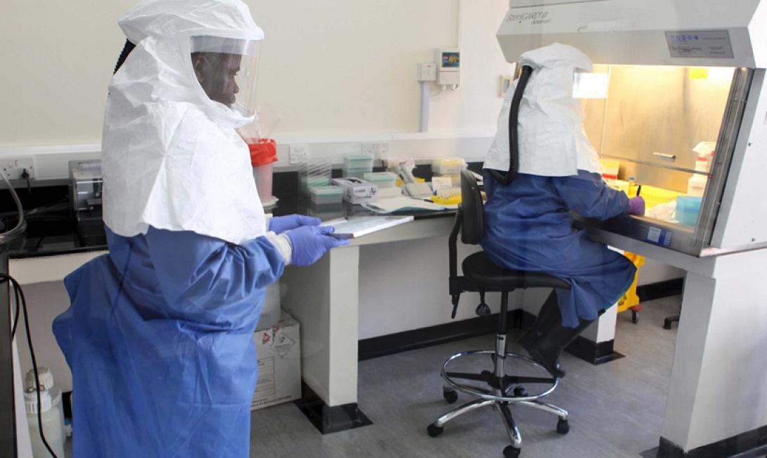 Εξαντλήθηκαν τα αποθέματα φαρμάκων για τον ιό Έμπολα