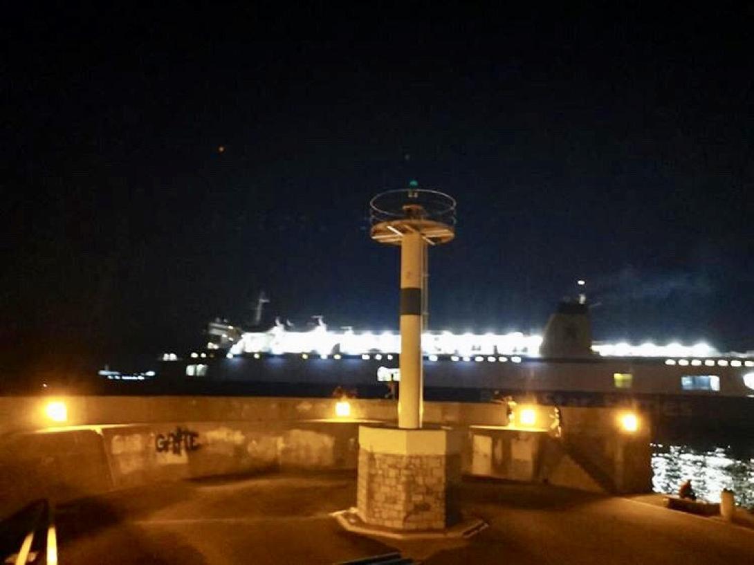 faros_2_-_antigrafo.jpg