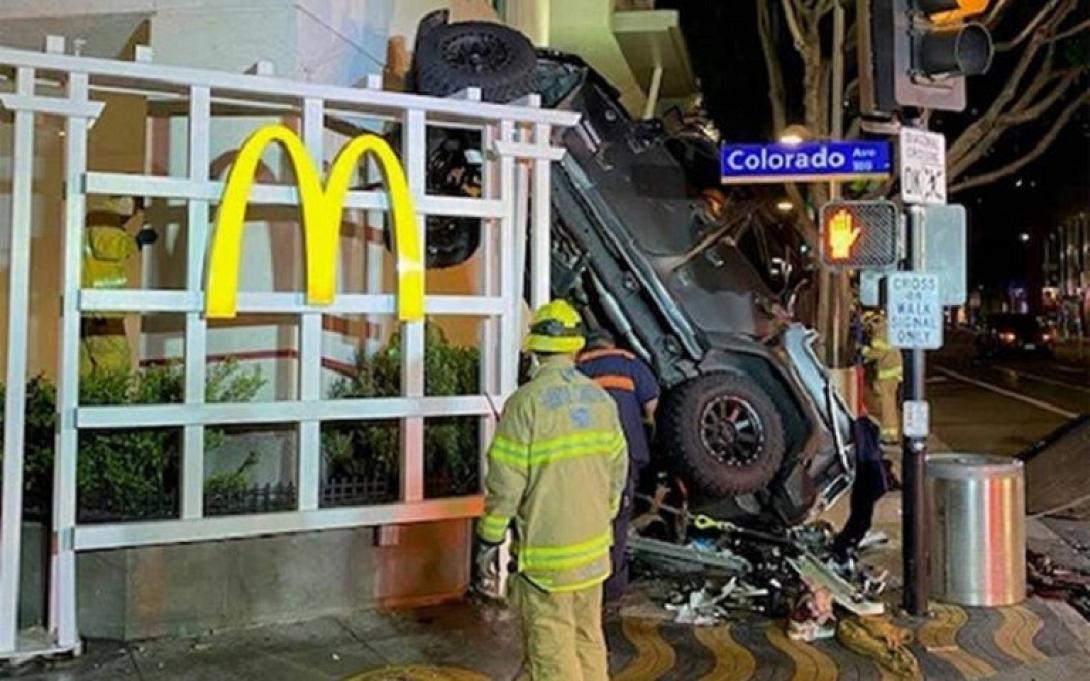 Το SUV του άνδρα προσγειώθηκε στην απέναντι πλευρά του δρόμου