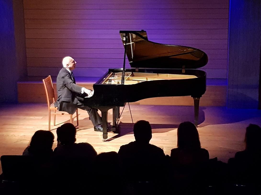 festival_pianoy_f1.jpg