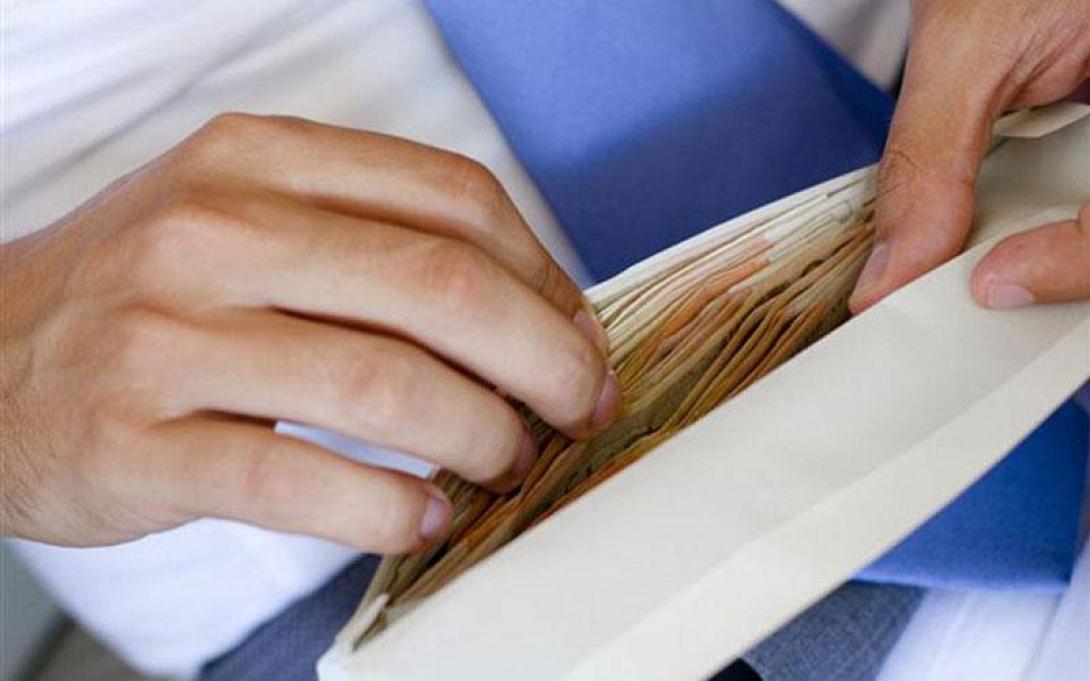 Στα πράσα έπιασαν δύο επόπτες υγείας για δωροδοκία