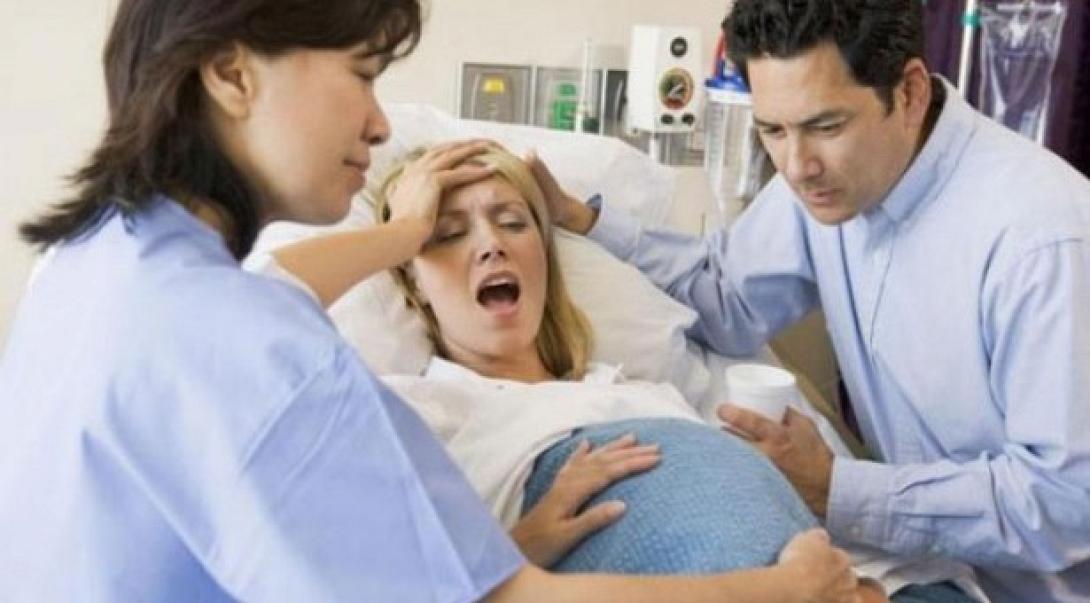 Ο φυσιολογικός τοκετός μετά τα 33 βοηθά τις γυναίκες να ζήσουν περισσότερο