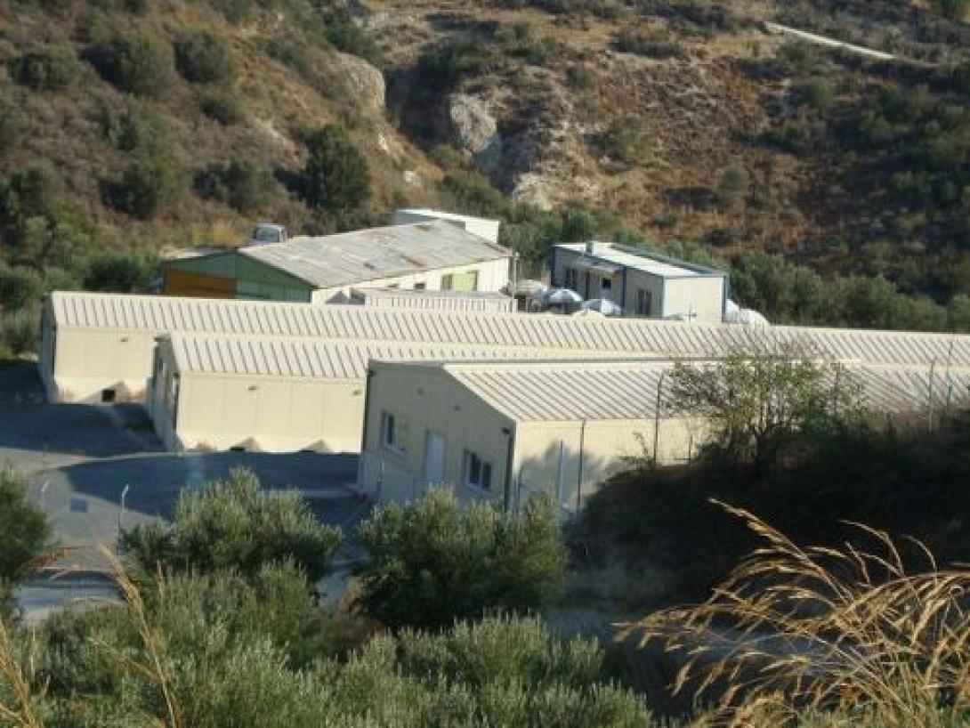Φυτεύουν δέντρα στο κυνοκομείο Ηρακλείου