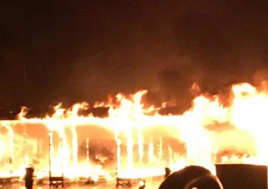 φωτιά - πλωτά σκάφη