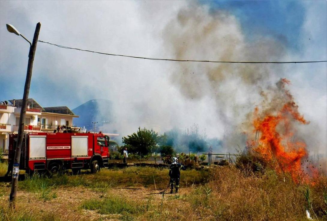 φωτιά οικόπεδο