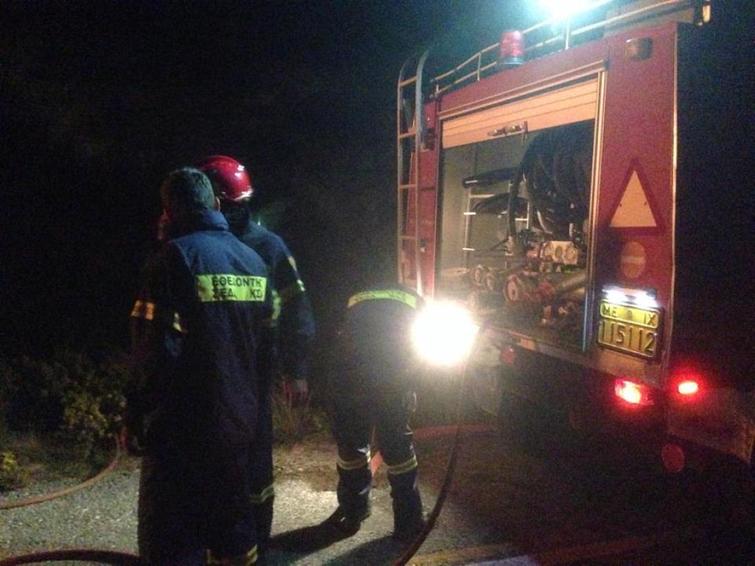 φωτιά νύχτα