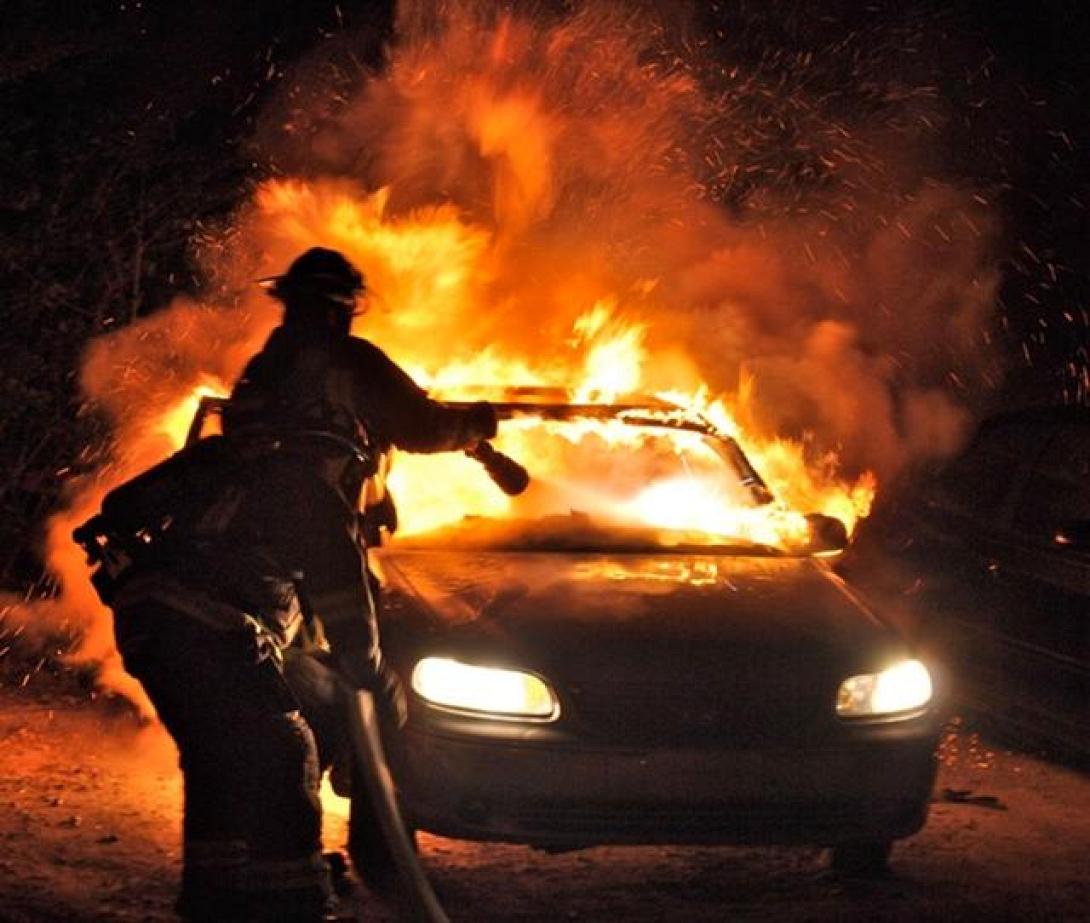 Στις φλόγες τη νύχτα αυτοκίνητο στο Ρέθυμνο